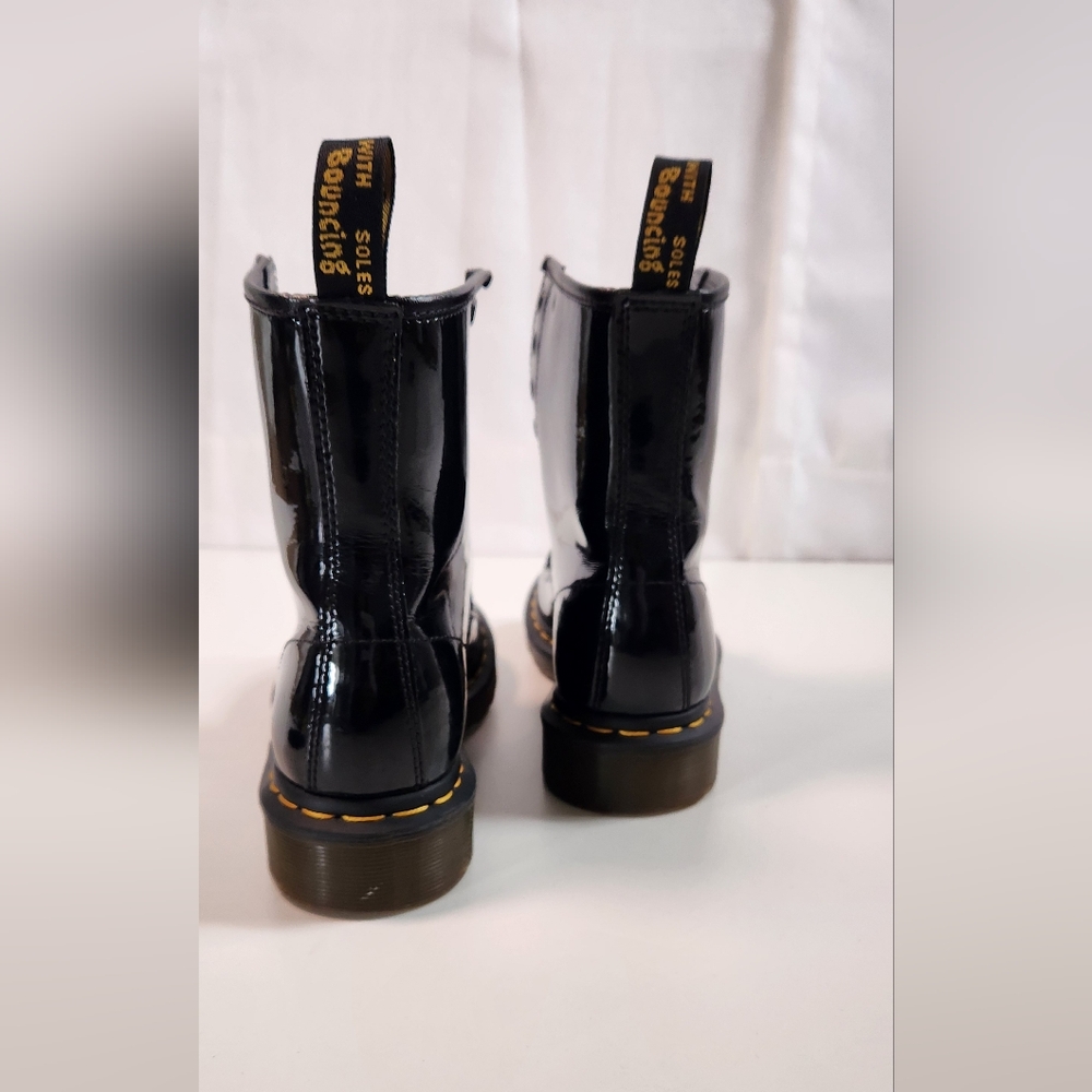 Dr. Martens Women's 1460 W Patent Leather Fashion Boot. Size: 7 - Picture 3 of 9